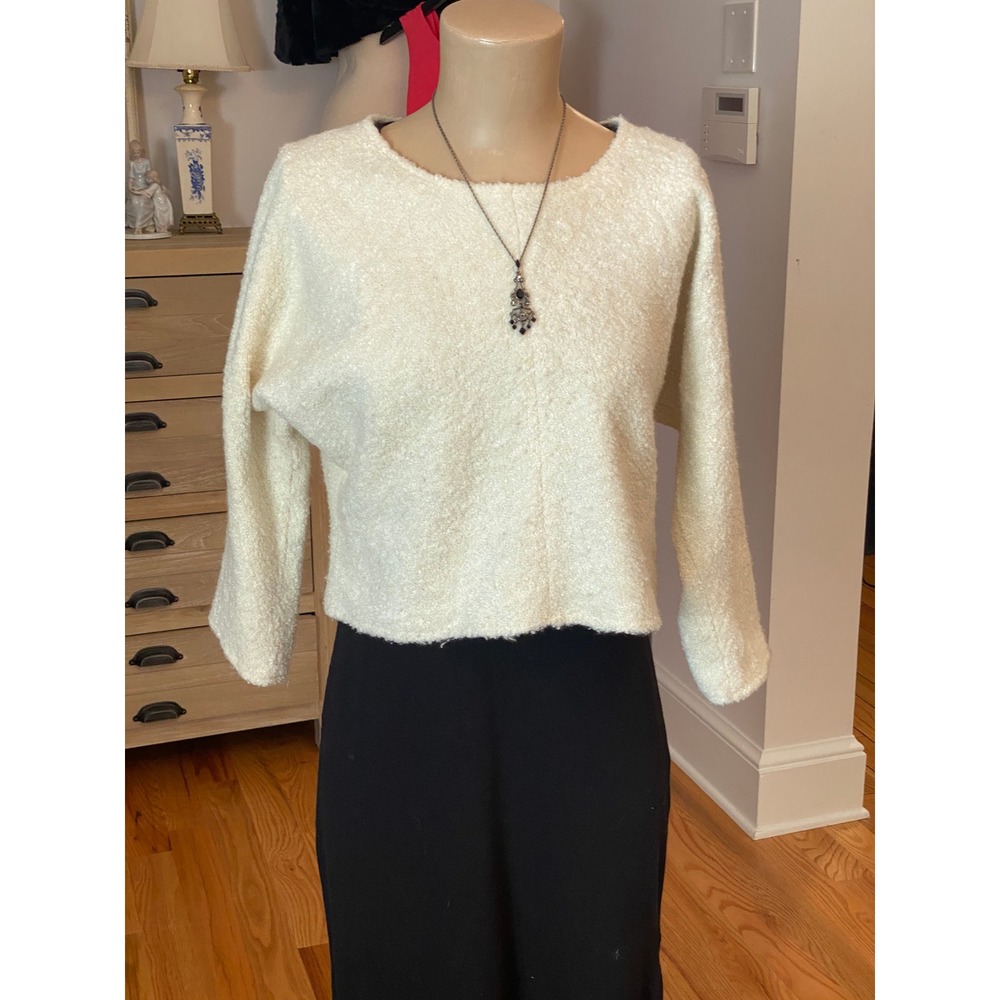 Forever 21 Contemporary Cream Boucle Knit Cropped Boxy Top Small Ivory Boat Neck